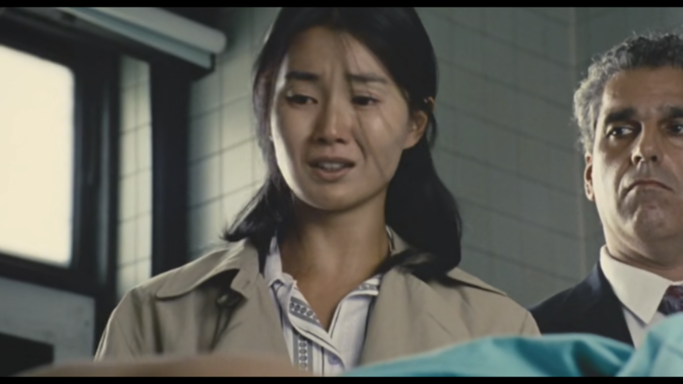 在电影甜蜜蜜里李翘看到了豹哥的尸体为什么先笑后哭她在笑些什么