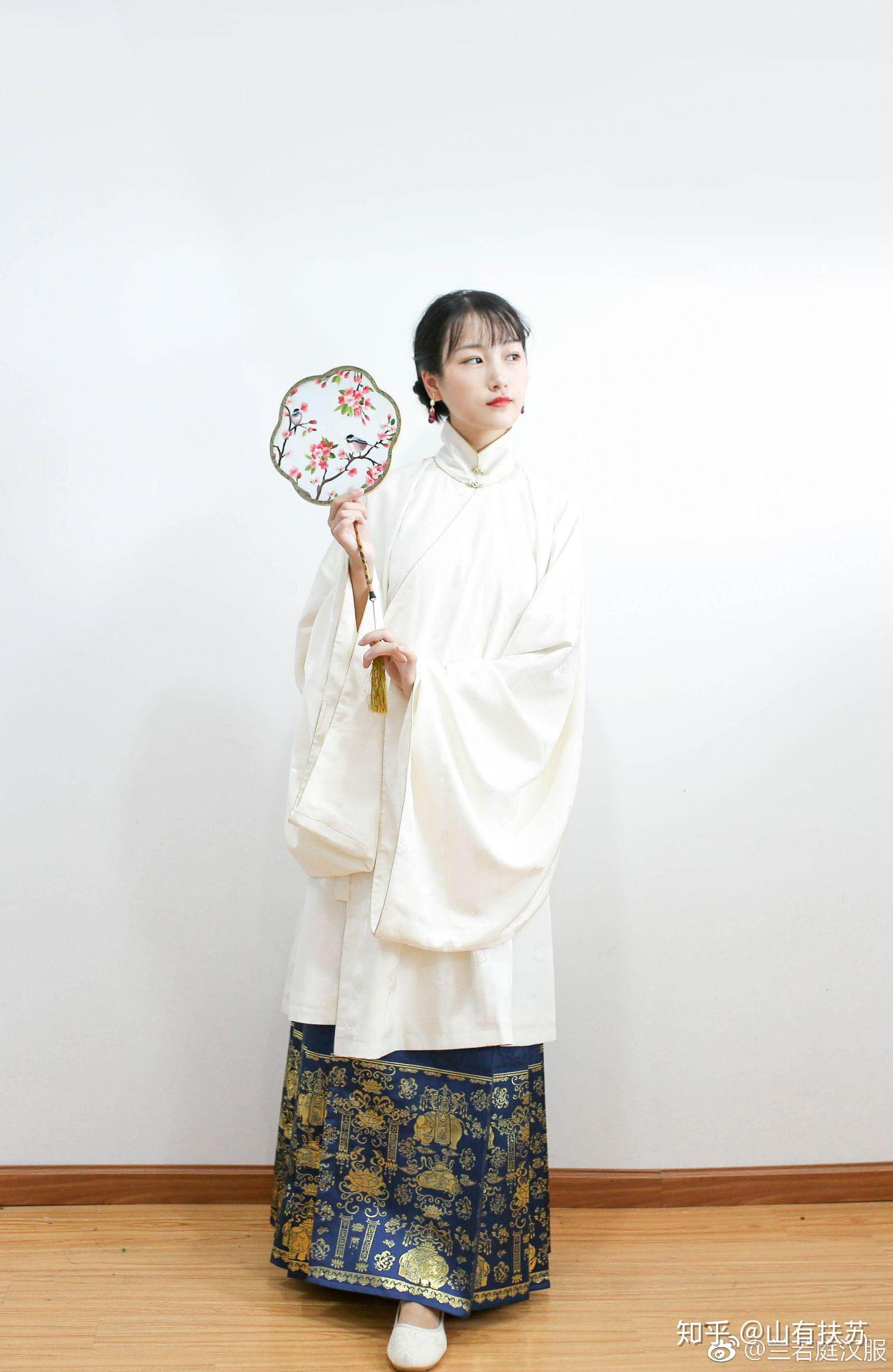 求答兰若庭家的太平有象你们长袄和马面配的啥颜色