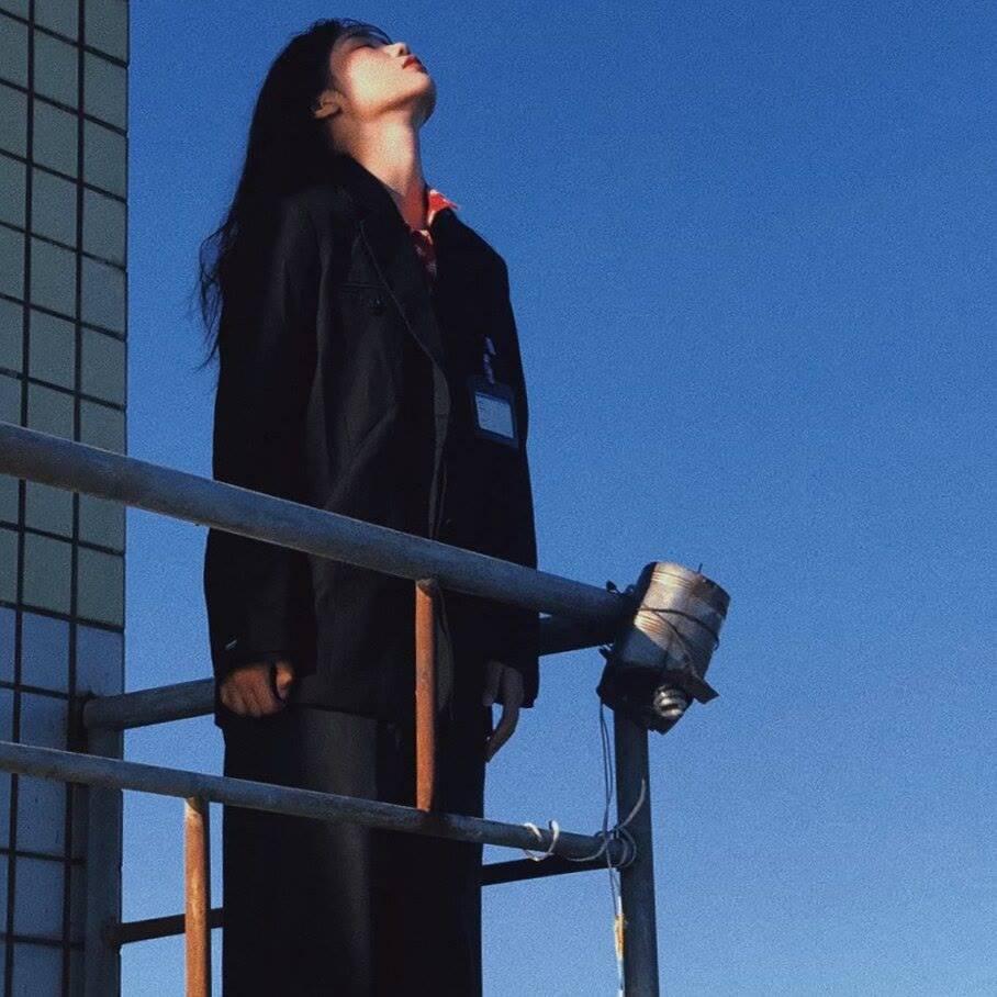 有没有蓝色系好看头像女生的那种真人的