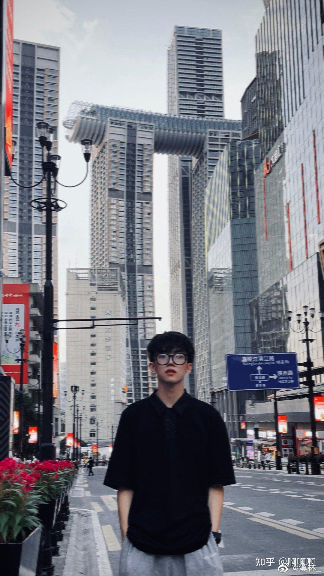 有人见过 抖音帅哥 长颈先生 露脸吗?