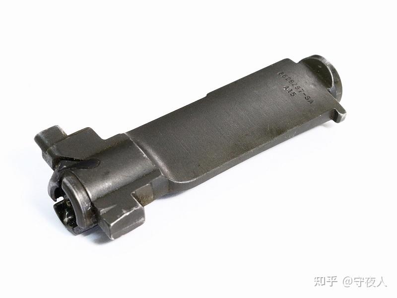 为什么大多数现代突击步枪都采用回旋闭锁式枪机