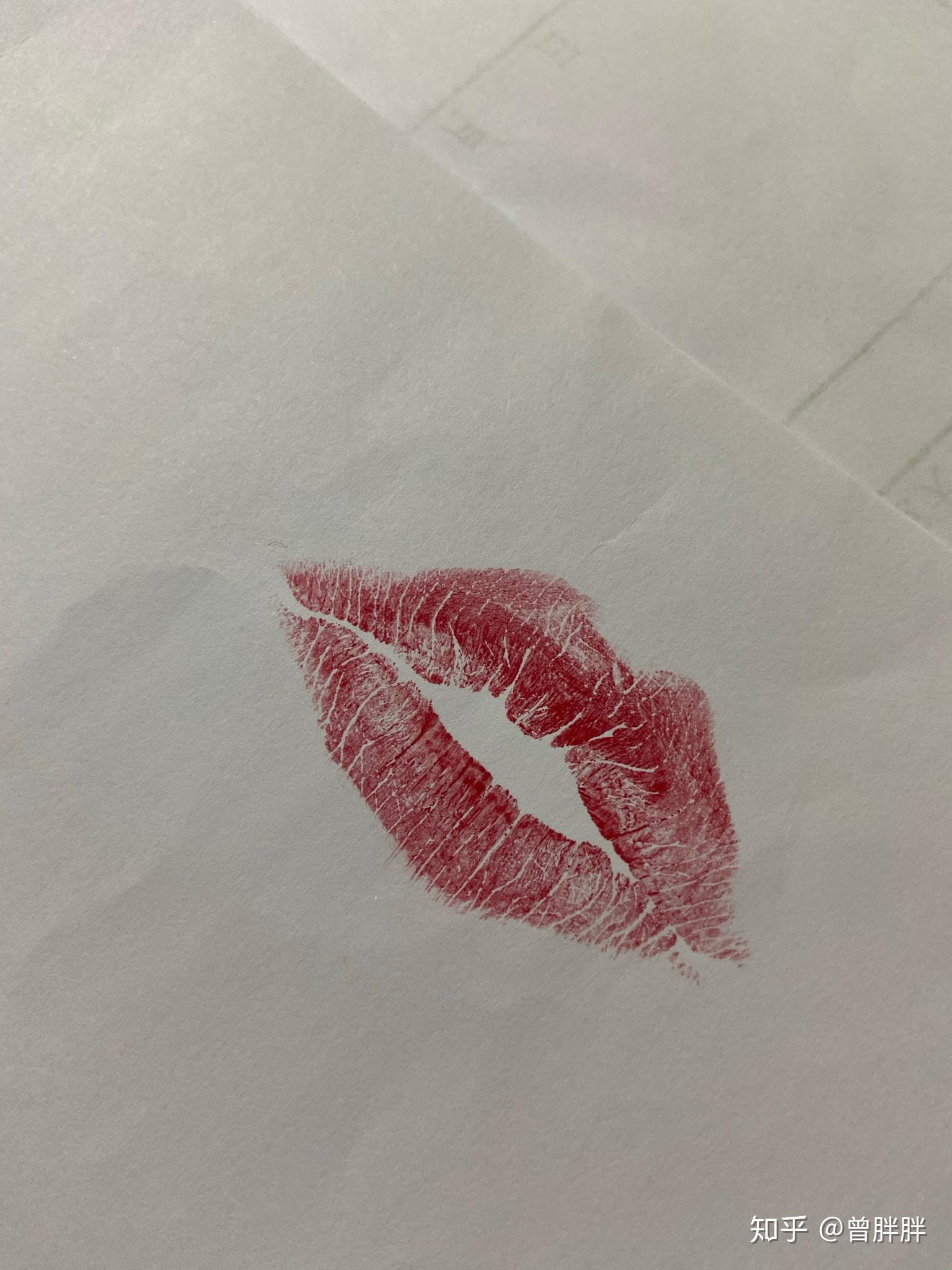 如何在纸上印出好看的唇印