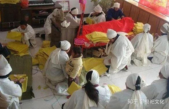 传统葬俗入殓仪式 ,寿衣不用缎，棺材不用柳，这些你知道吗？ - 知乎