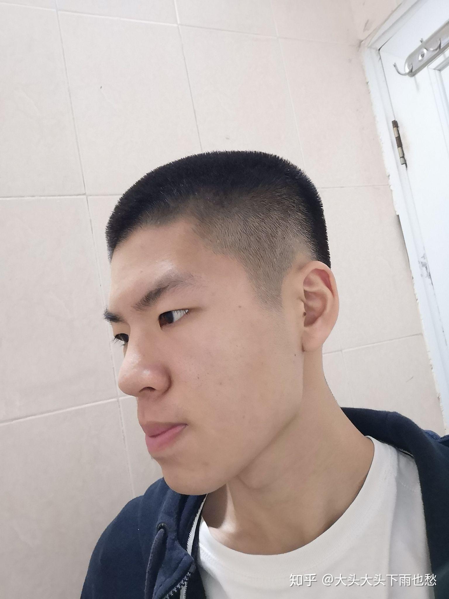 厚嘴唇塌鼻子单眼皮的男生还有救吗