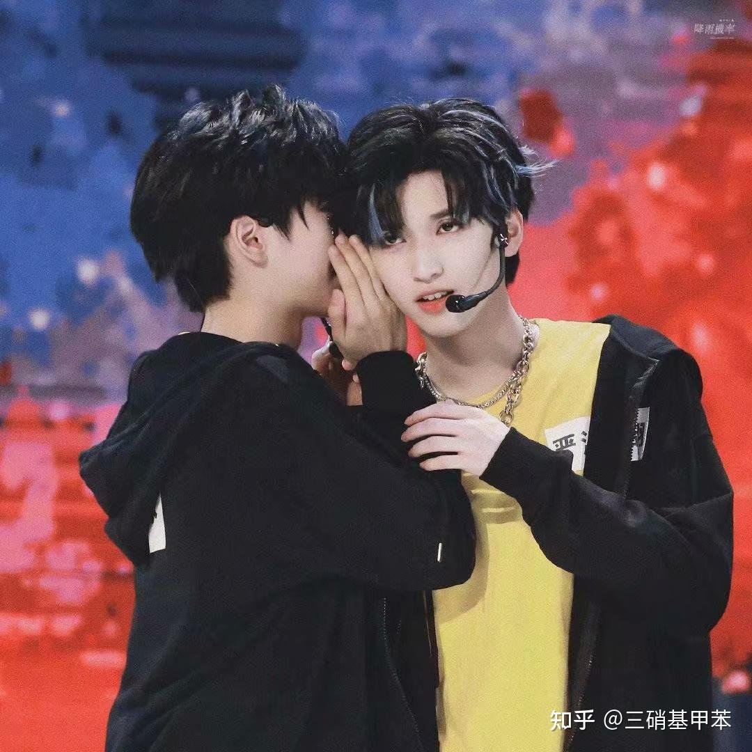 有没有严浩翔和贺峻霖的cp神图