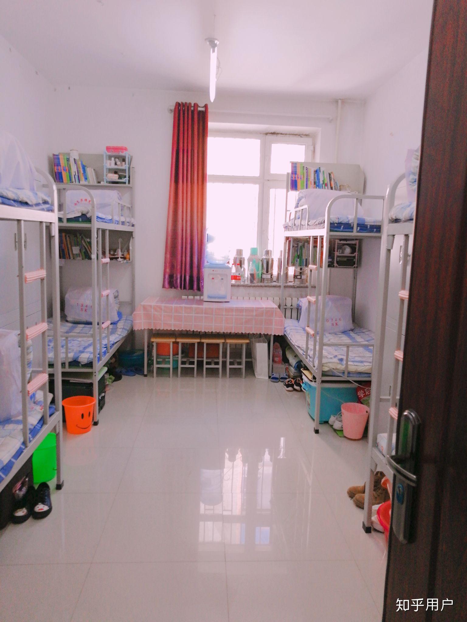 想问问有没有哈尔滨师范大学的学长学姐,询问一下住宿情况,校园情况