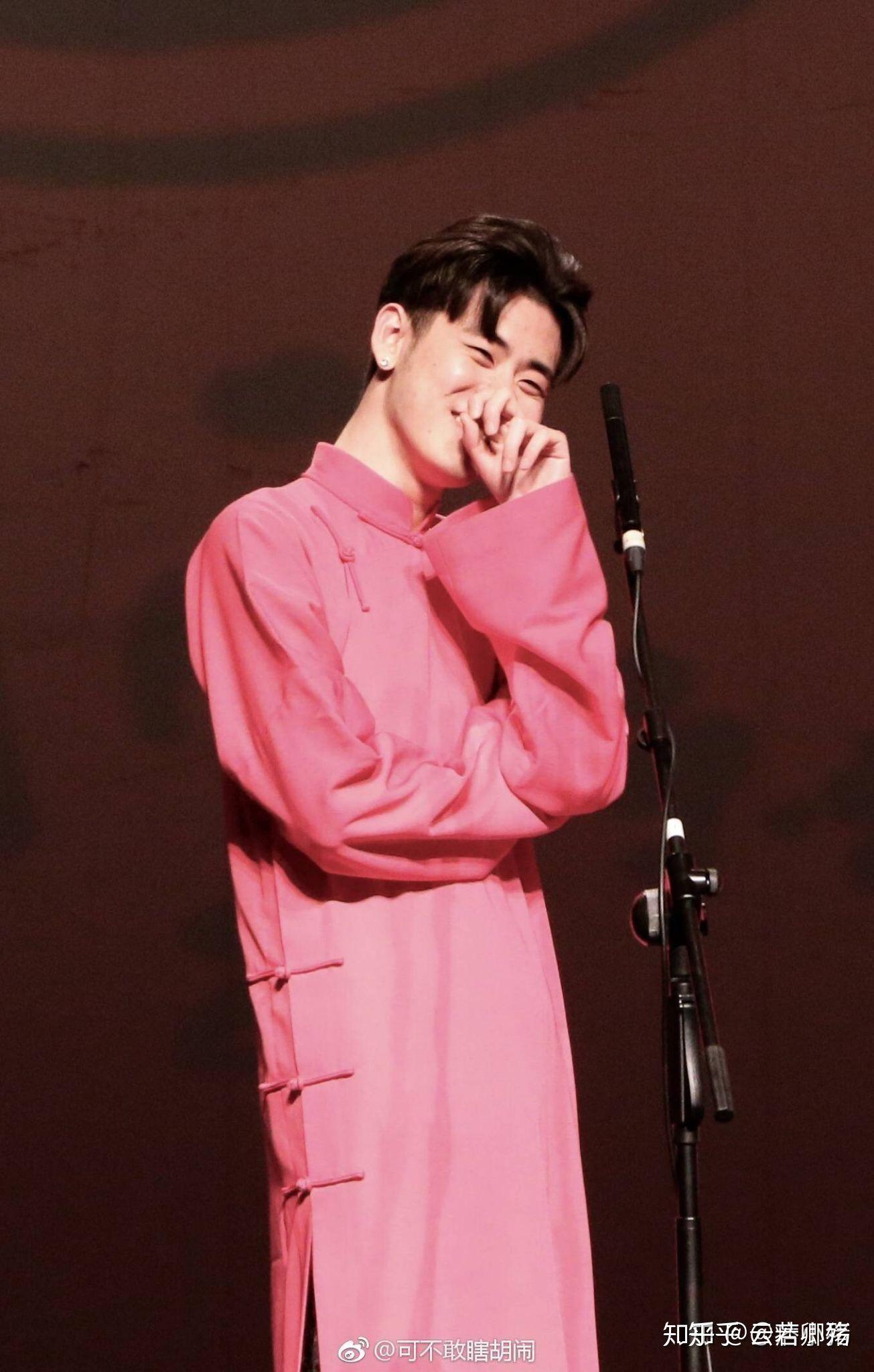 姐妹们最喜欢的张云雷的大褂是哪一件? - 知乎