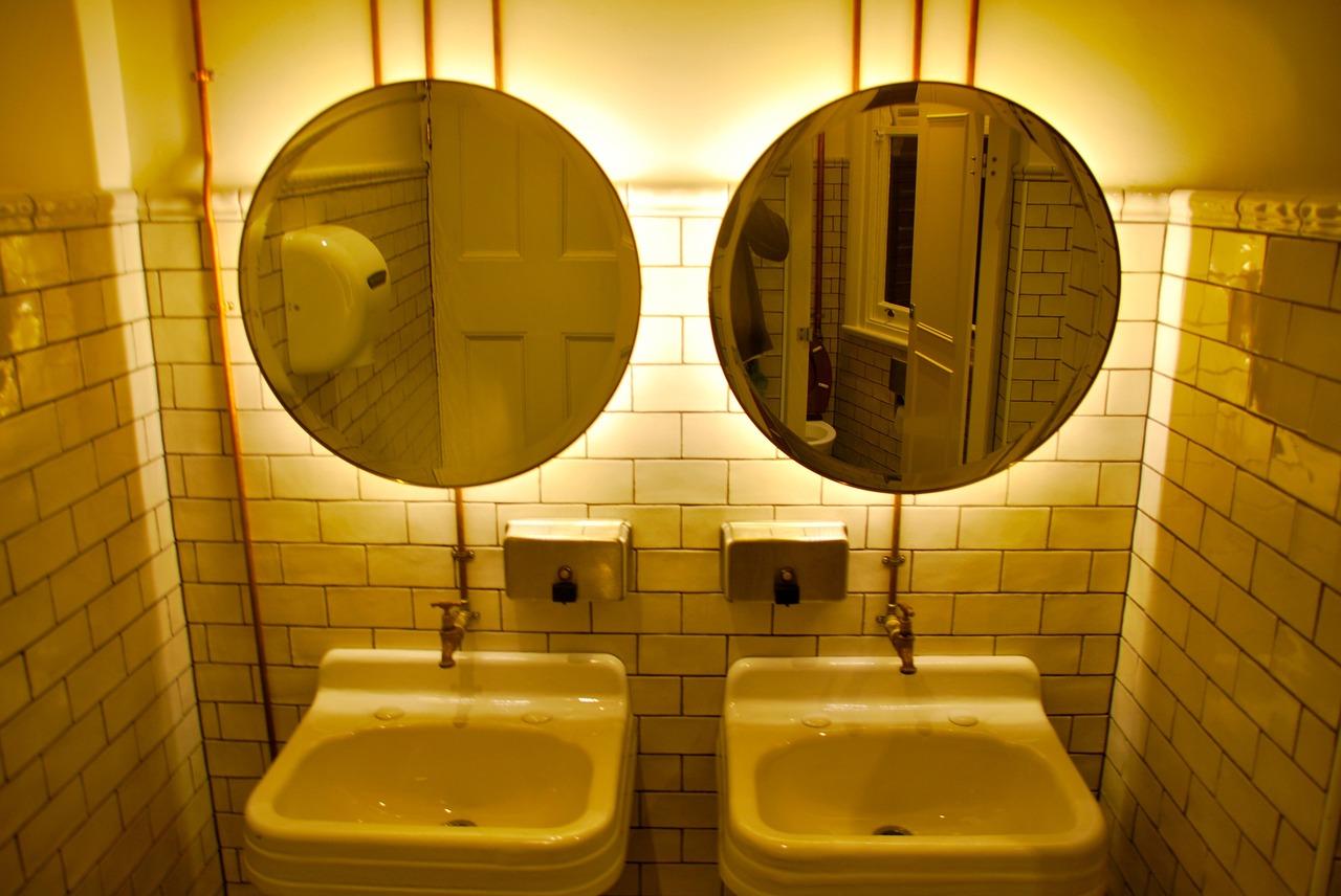 厕所玻璃怎么洗干净