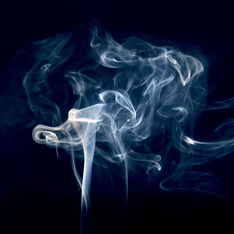 装文雅的路人甲人海中迷茫的一浮尘