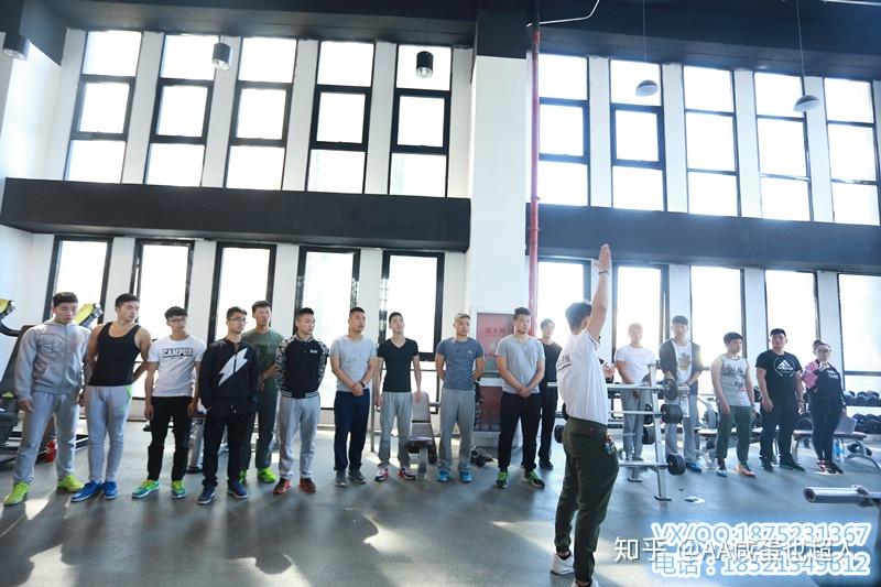 大学生可以做健身教练吗 aa咸蛋也超人 健身 大学生可以做健身教练吗