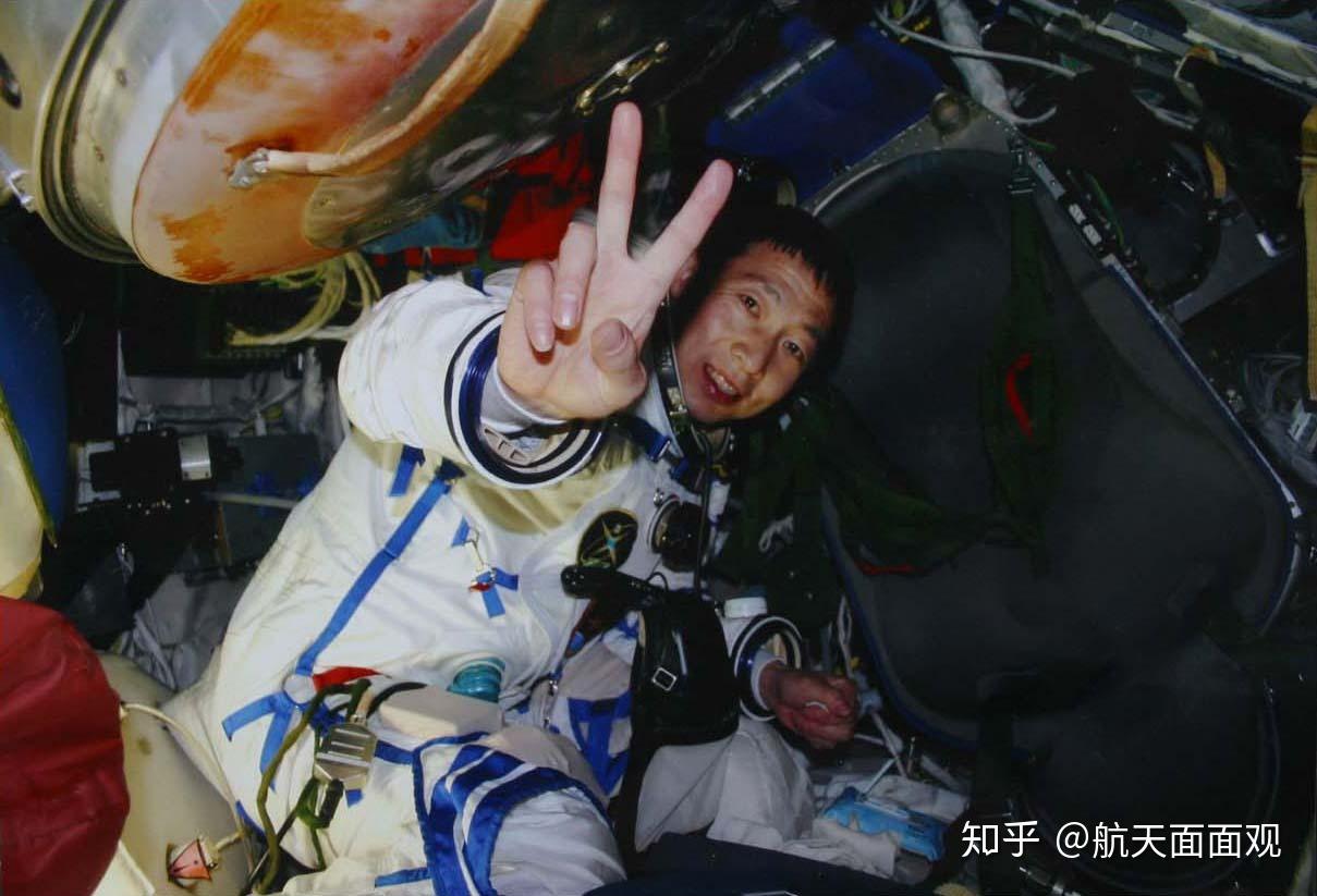 太了不起！平均57岁的首批航天员仍在训练，杨利伟也是备份之一|备份|航天员|杨利伟_新浪新闻