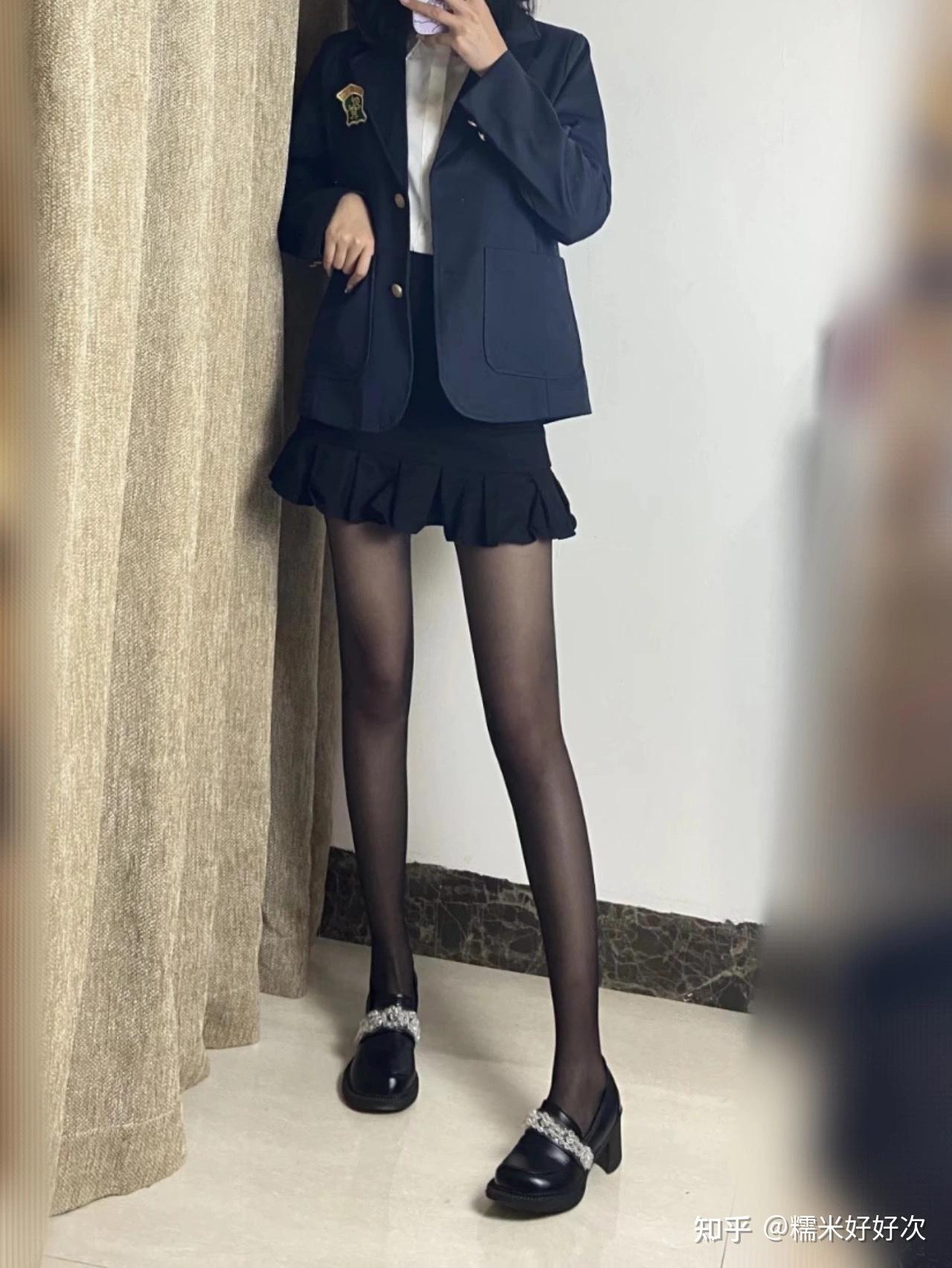 喜欢穿丝袜搭配帆布鞋板鞋的女生是怎样一种女生? - 知乎