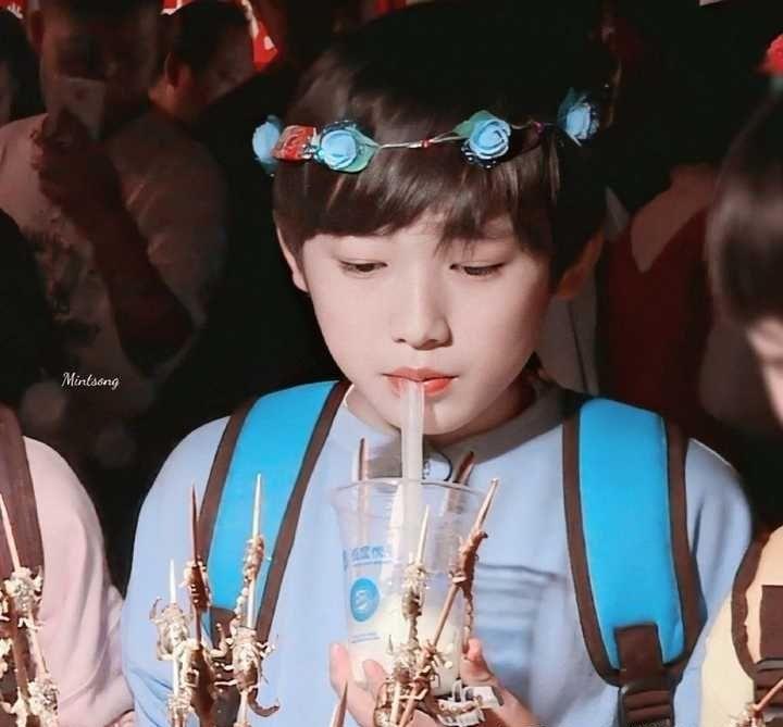 谁能给我安利一下宋亚轩我还不知道应不应该入坑粉他