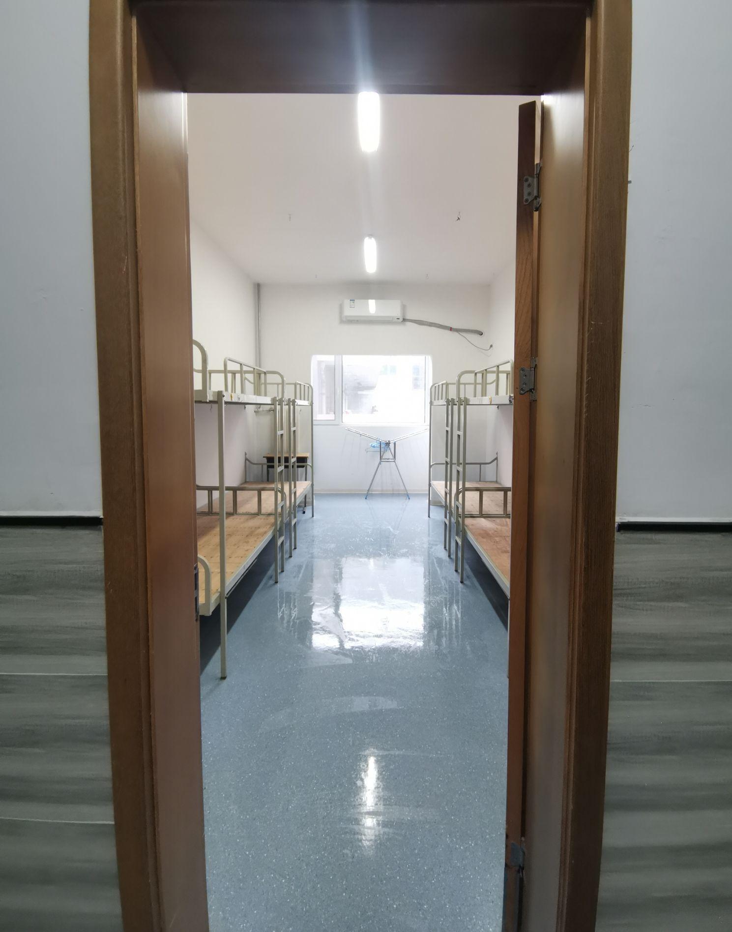 那个学长学姐能透露一下青岛六十七中的宿舍环境本人20届初三毕业生一