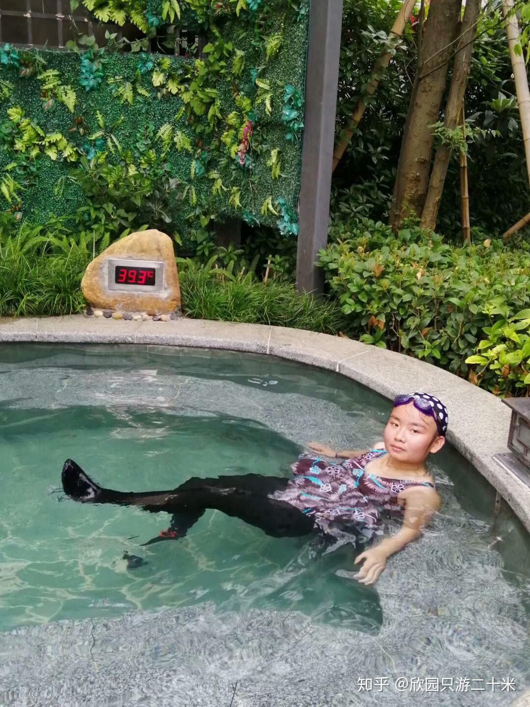 游泳时可以穿黑丝袜吗