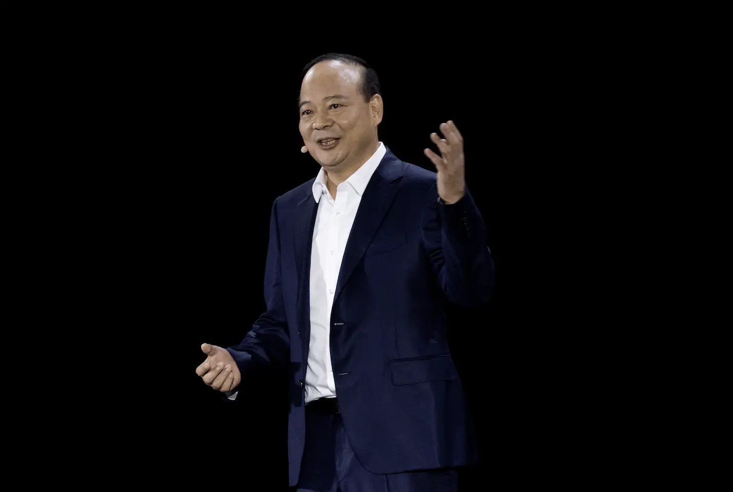 宁德时代曾毓群个人分红81亿，超10家车企利润总和，电池厂吃肉、车企喝汤，合理吗？折射产业链哪些变化？