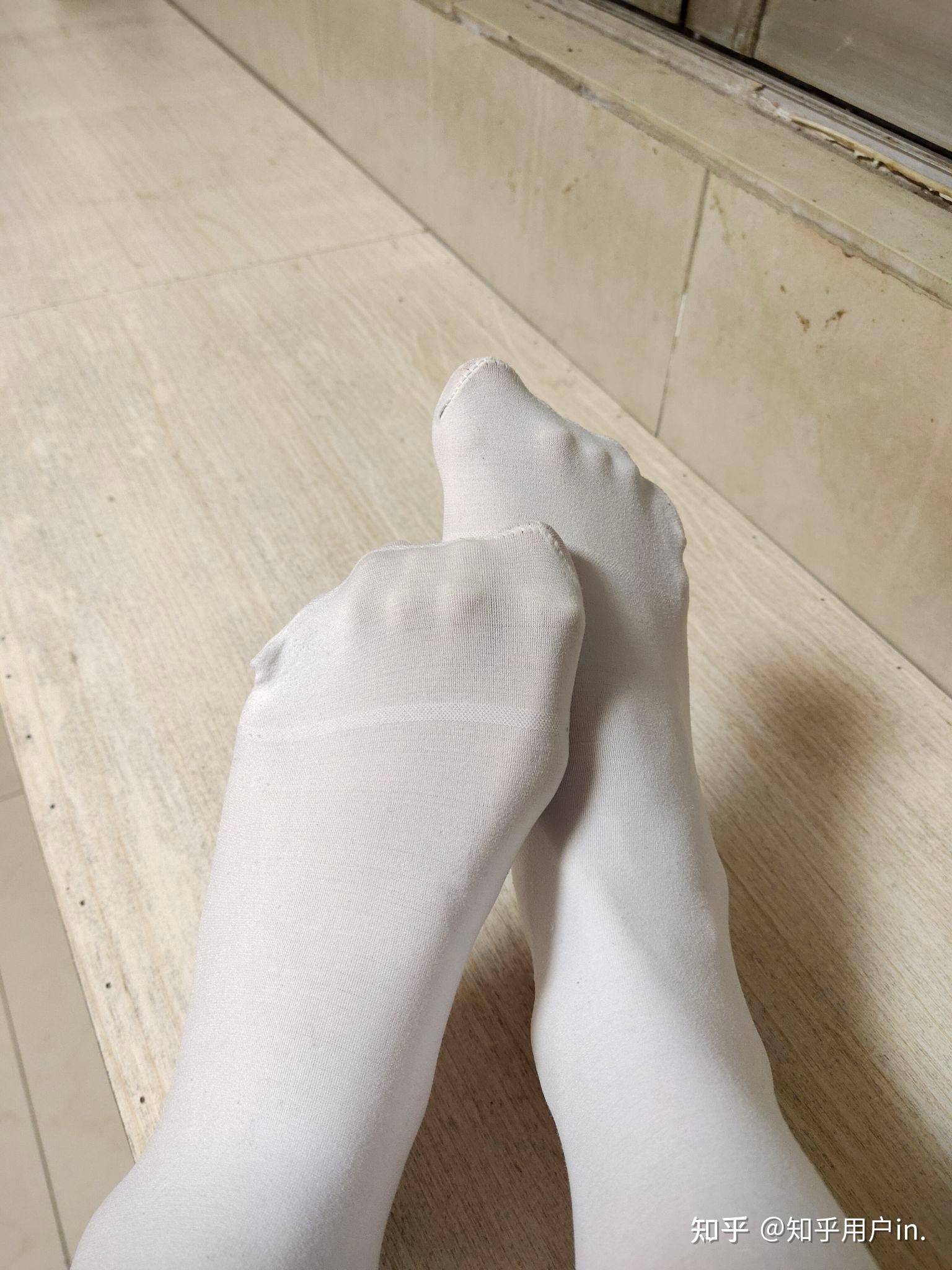上完舞蹈课的白色大袜脚底是什么样的?