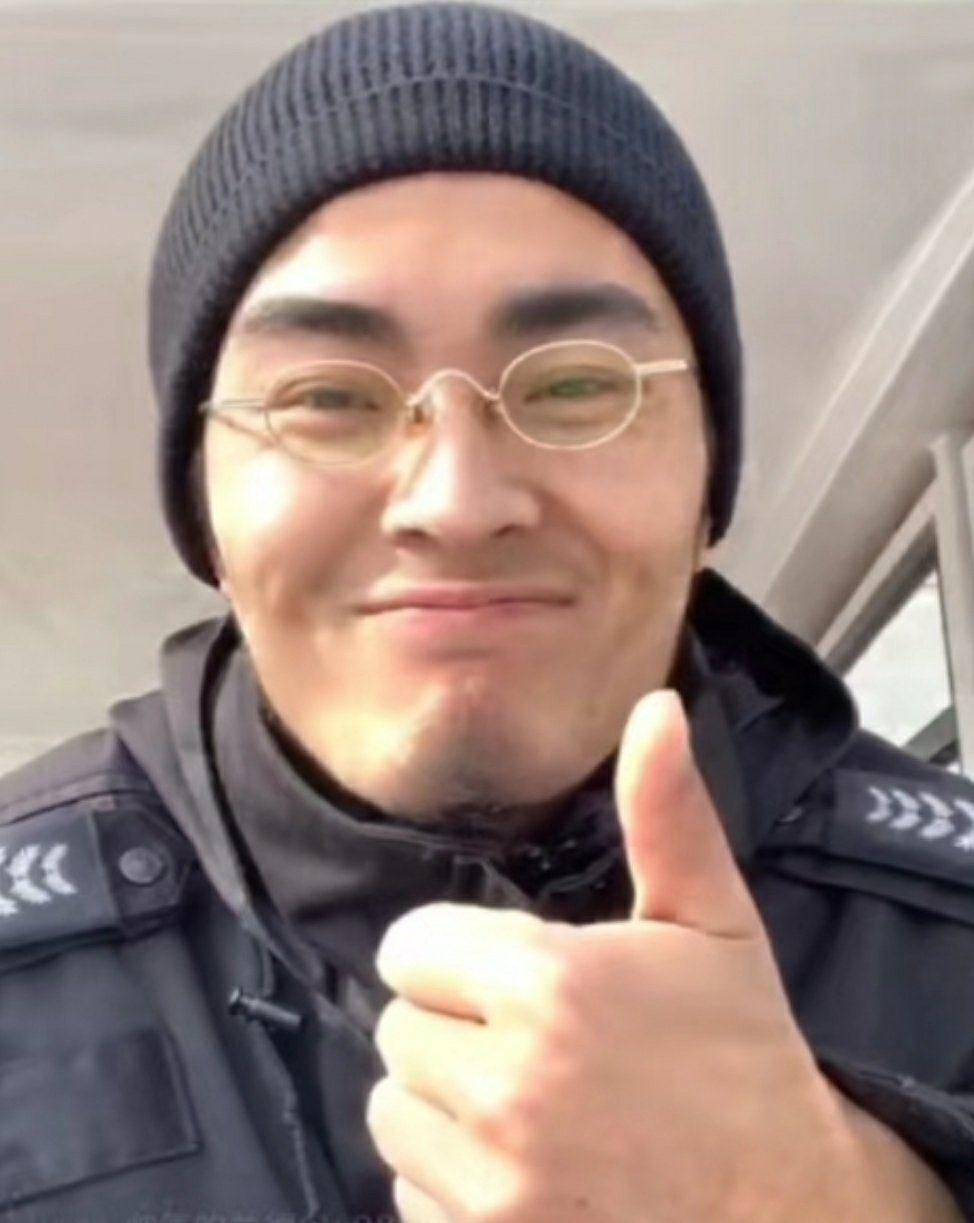 能不能贡献出你们带篮子的表情包