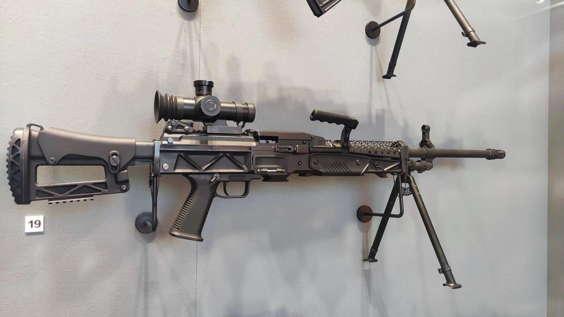 20式新枪族亮相中国航展,相较于95式枪族,它们有哪些优点? - 知乎