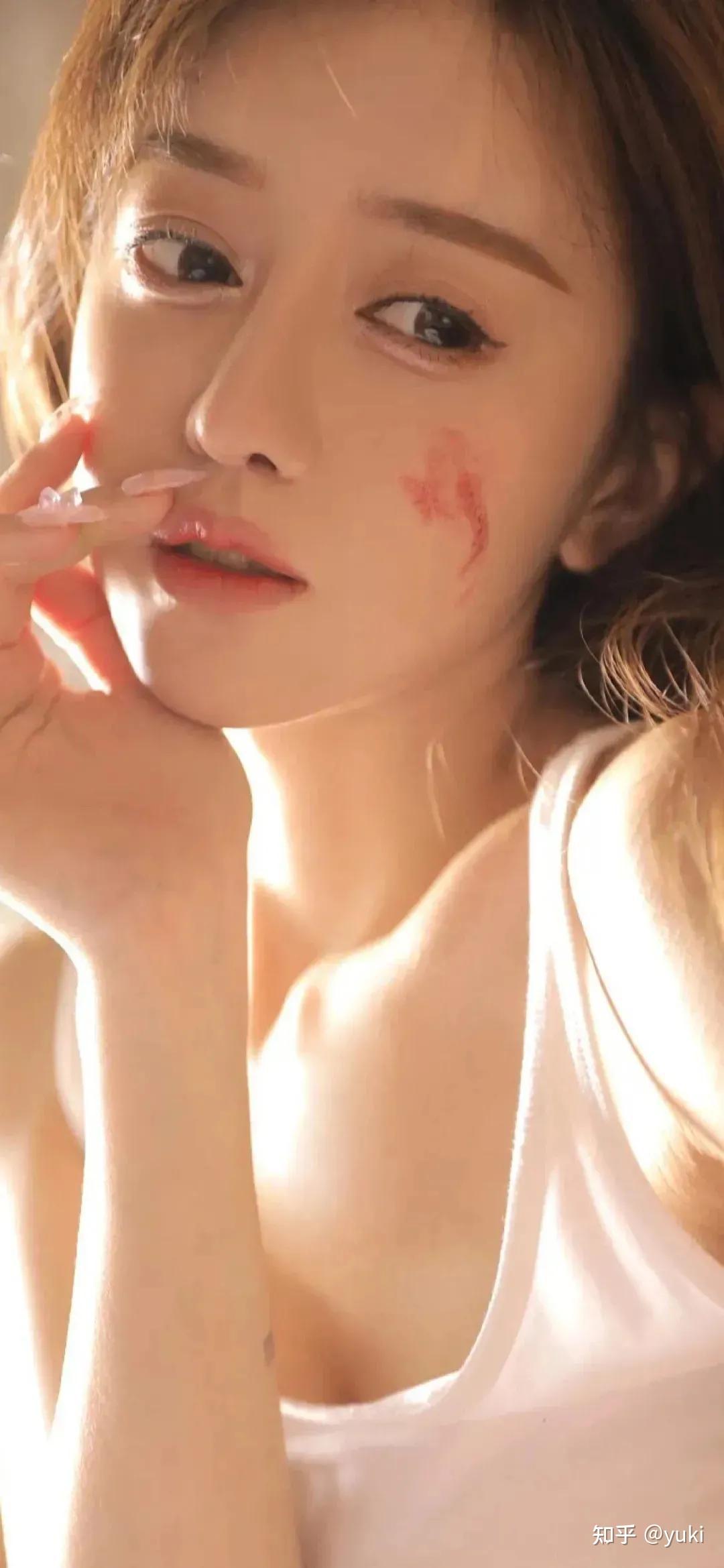 有哪些超性感的女生壁纸,男生很喜欢的那种? - 知乎