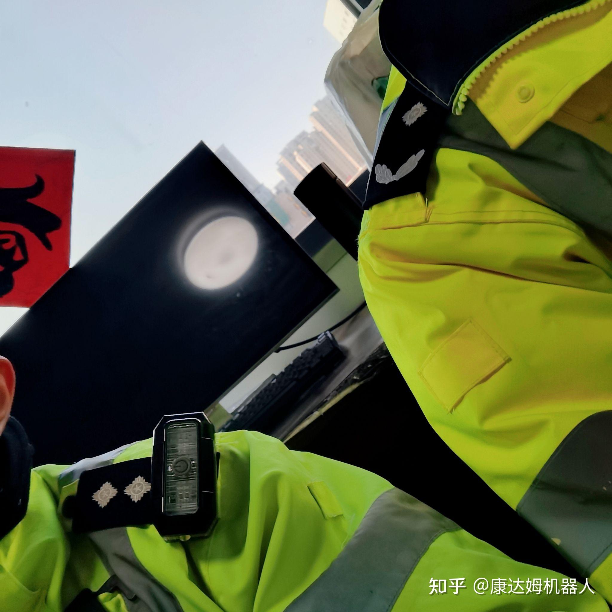 跟警察谈恋爱的技巧