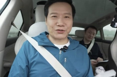 如何评价 4 月 17 日雷军开启 15 小时新 SU7 测试直播?