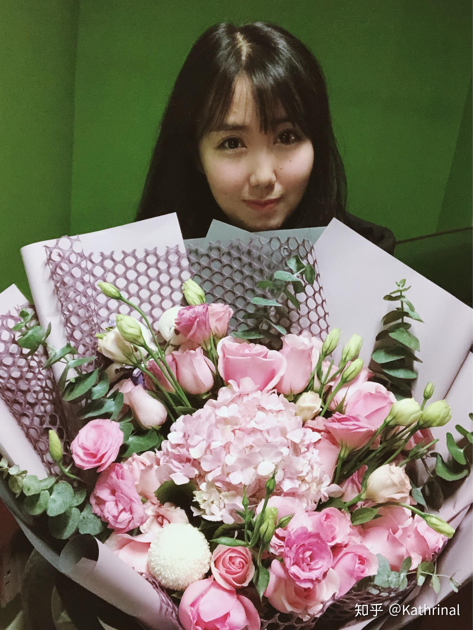 怎么看那些在女生精心p过的自拍底下评论不像她本人的人? - 知乎