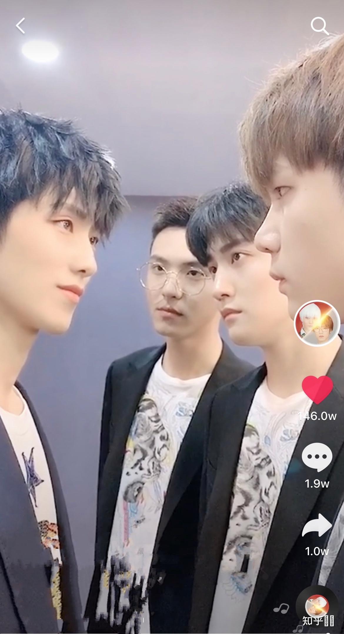 你们喜欢恋与白侍从吗