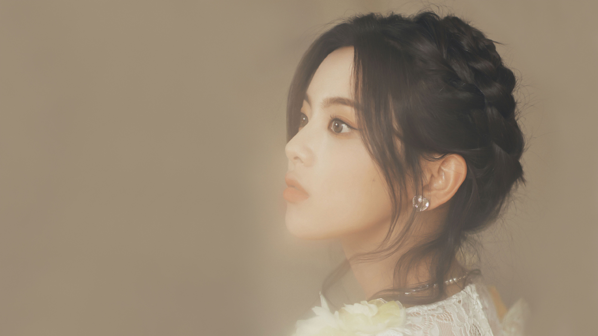 杨超越有哪些适合做手机电脑壁纸的图片? - 知乎