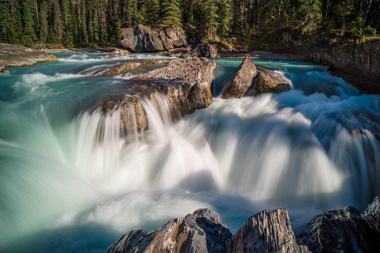 如何打造明亮客厅