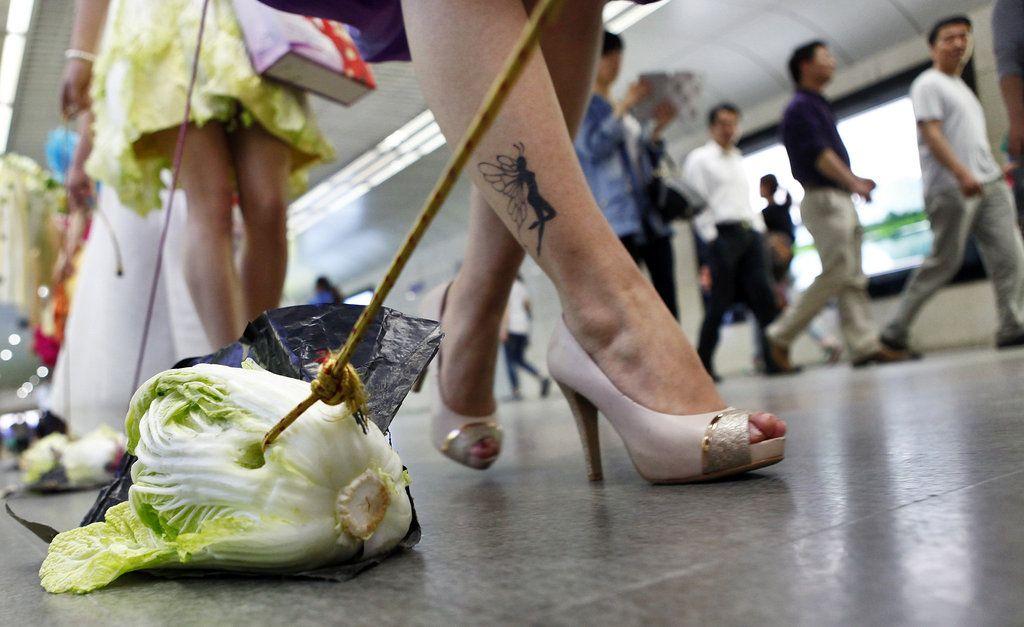 如何评价《盲侠大律师》中的裸体行为艺术? - 知乎