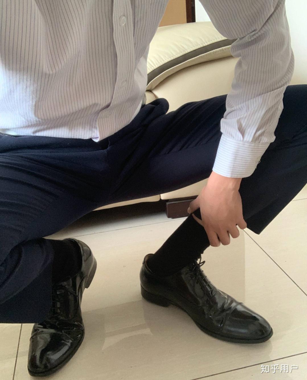 为什么很多基友喜欢正装皮鞋黑袜之类的