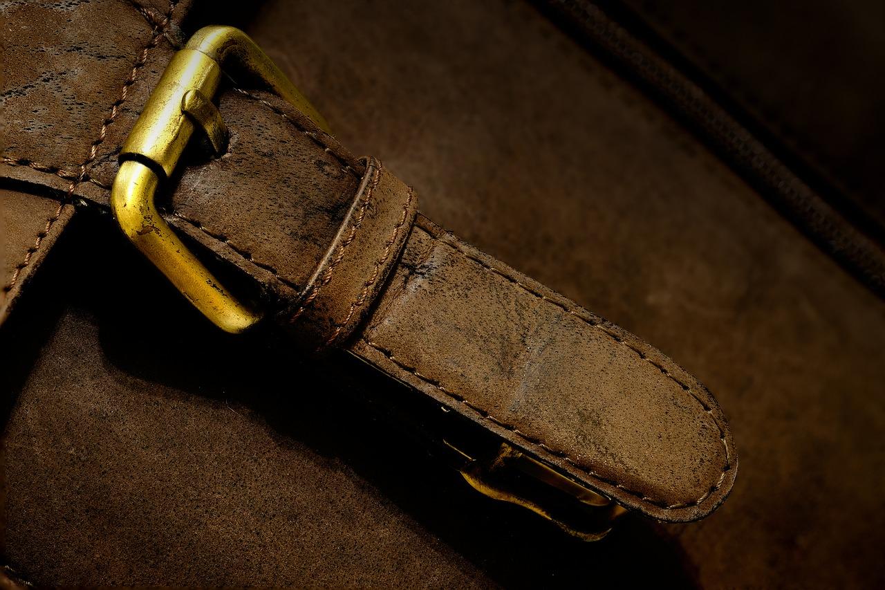 手机粘扣怎么取下来