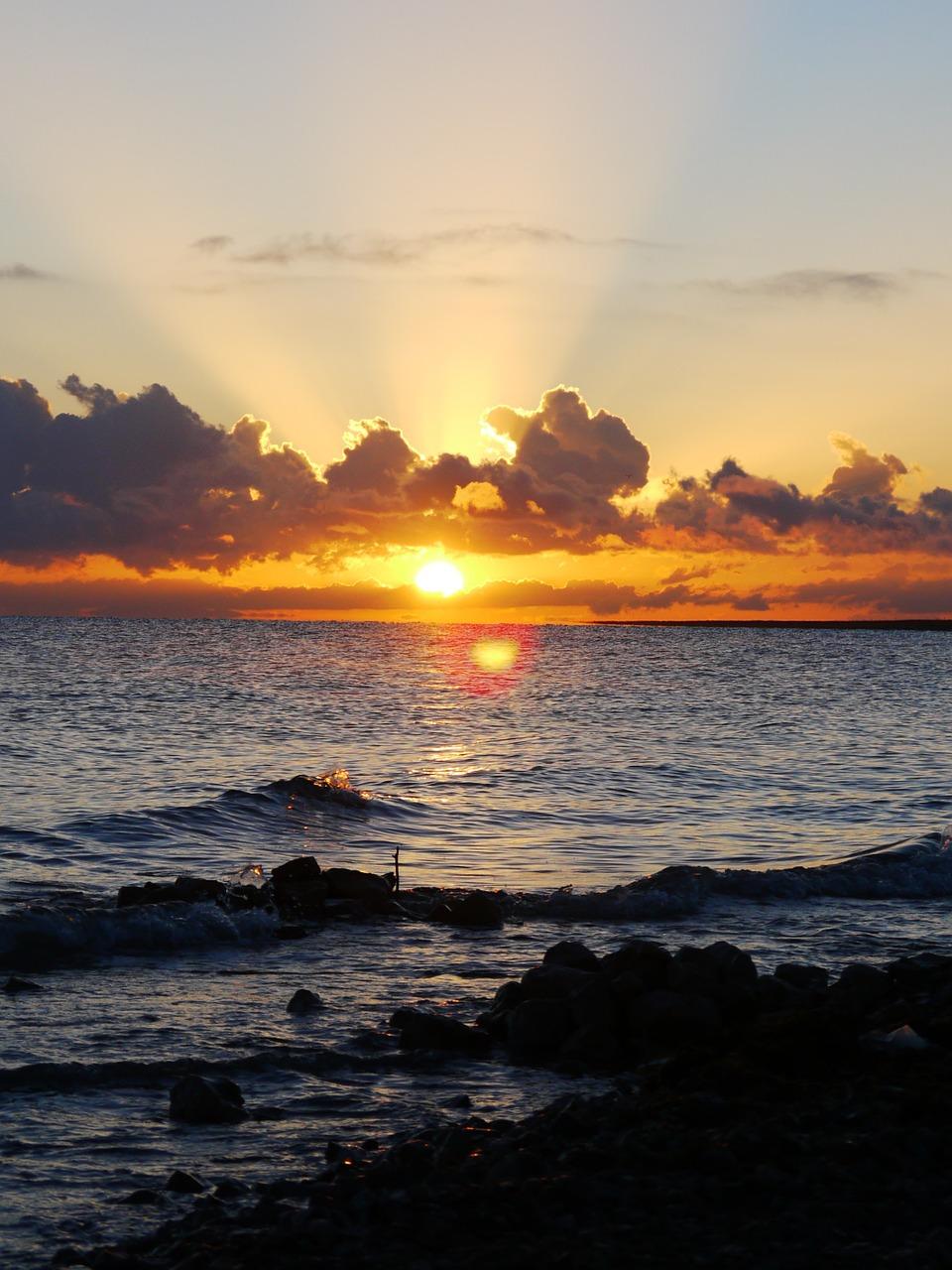 湖光水色是什么意思