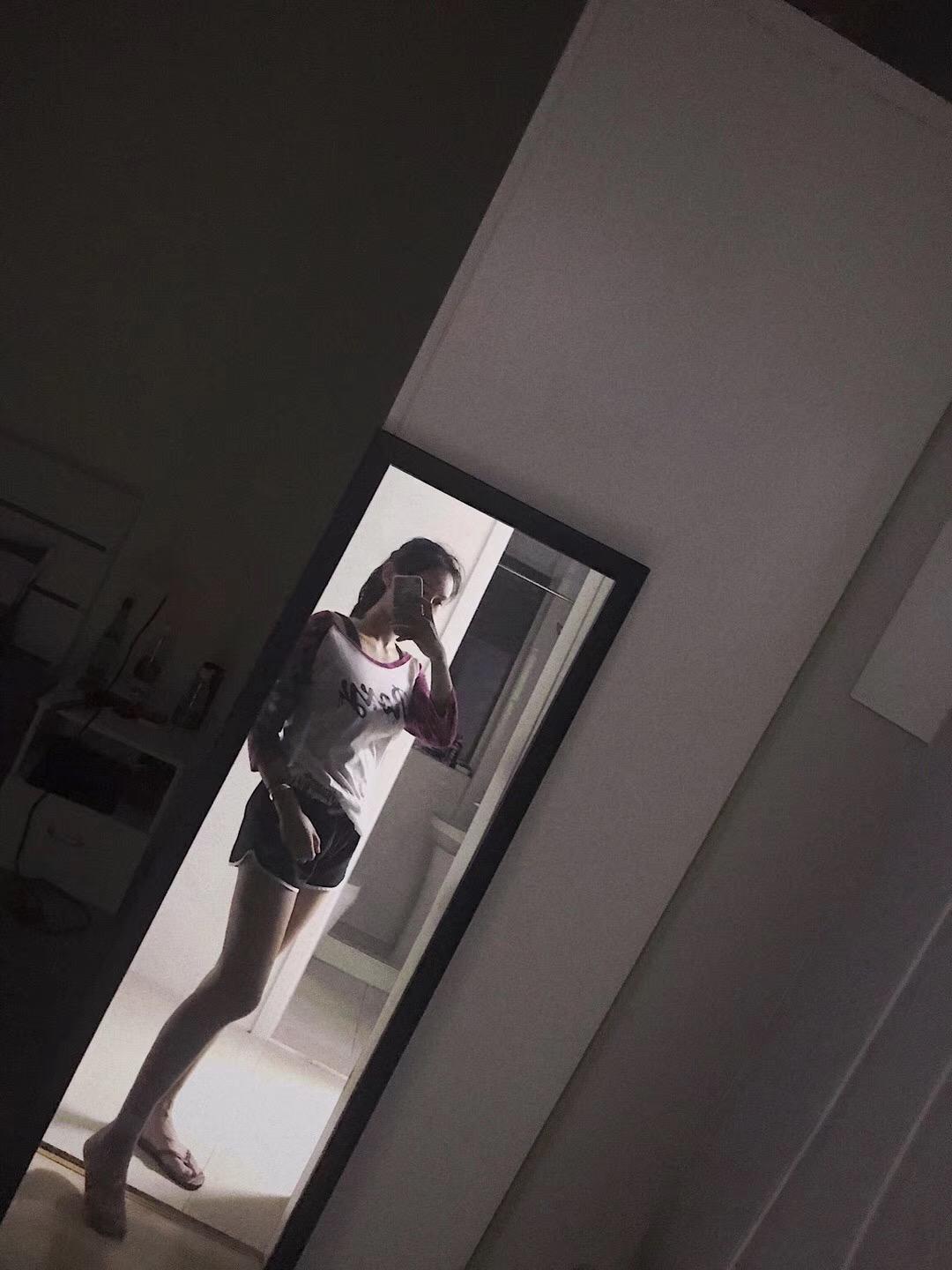 为什么有人拍照喜欢用手机遮住脸