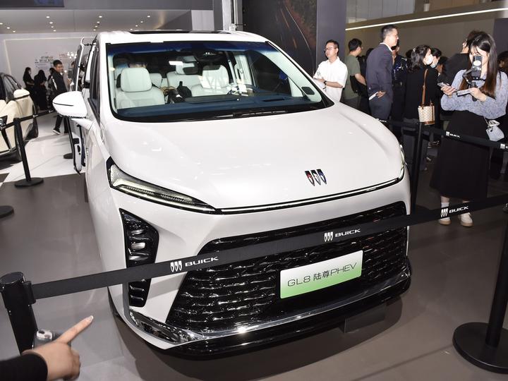 别克gl8插混续航1360公里,傲歌售价不足24万,通用三款
