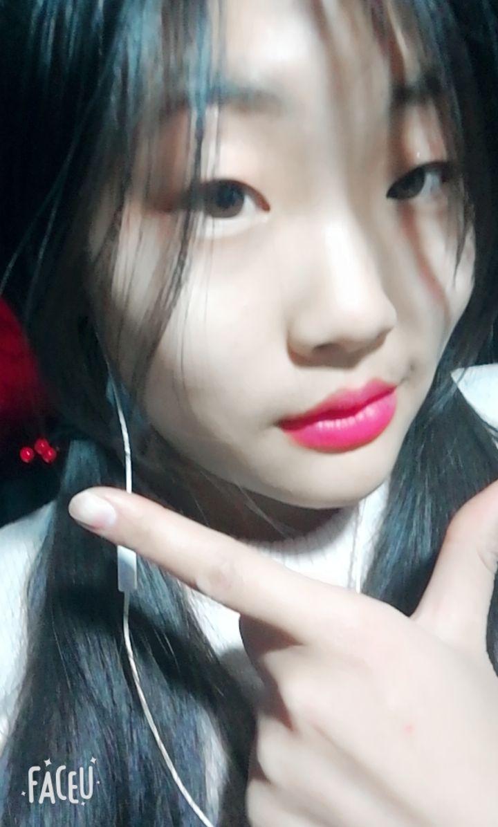 嘴长的不好看的女生怎么自拍?