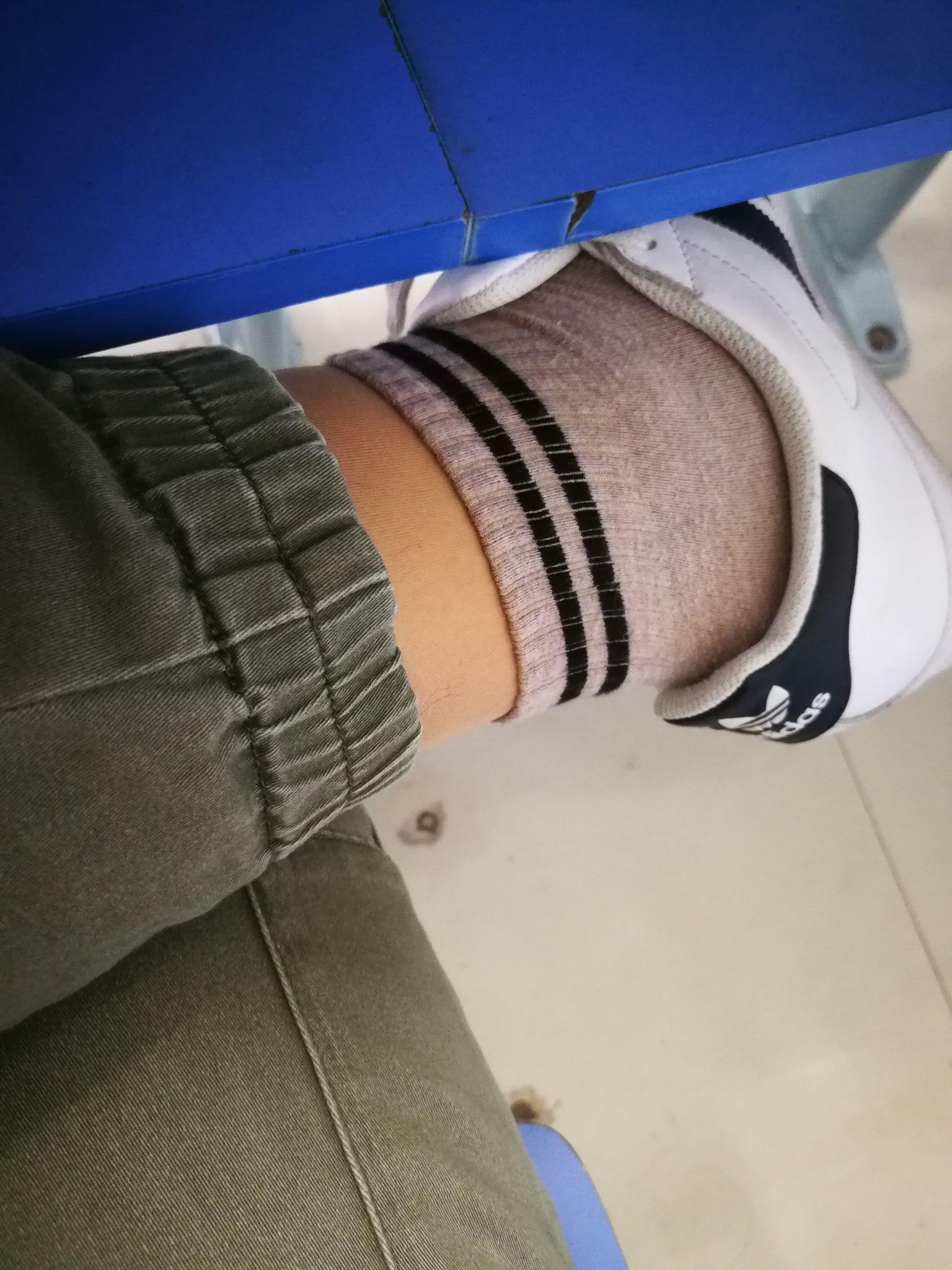 为什么有些男生喜欢穿裤袜