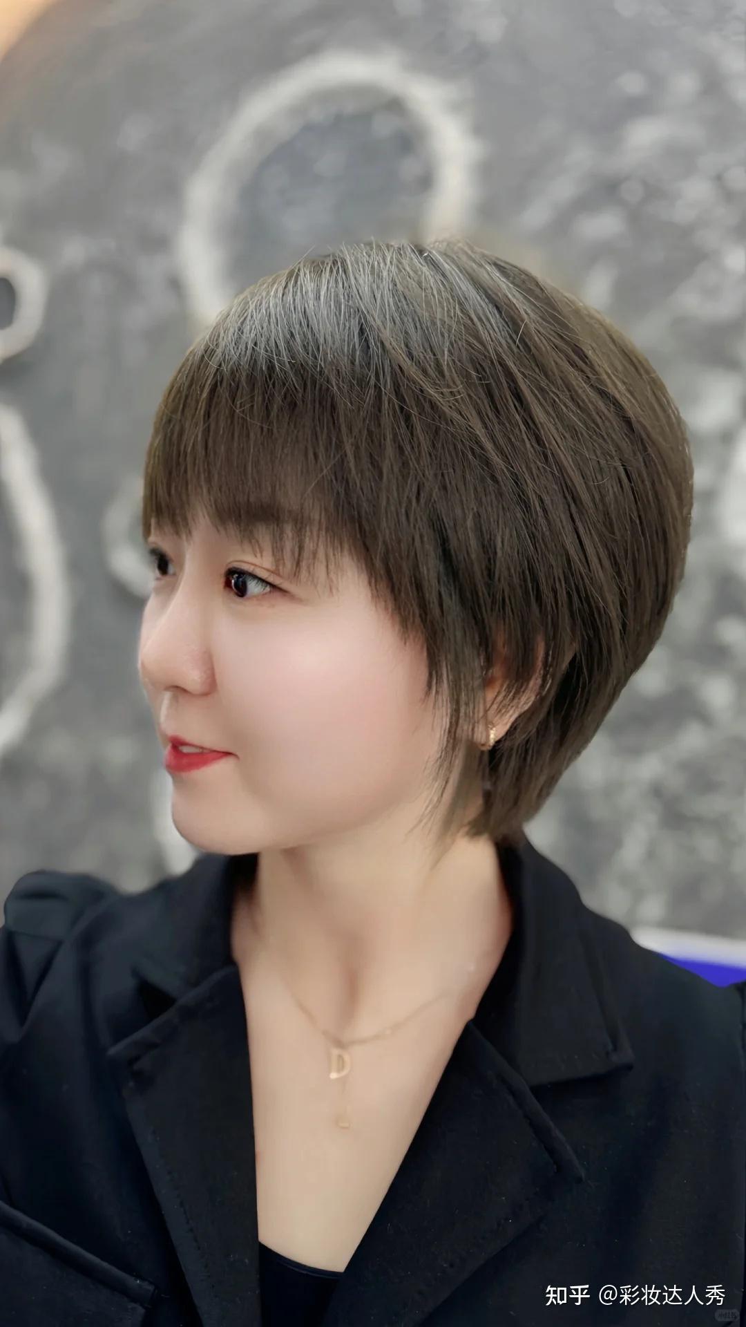 35岁后剪短发很有气质,减龄显脸小,很有少女感 - 知乎