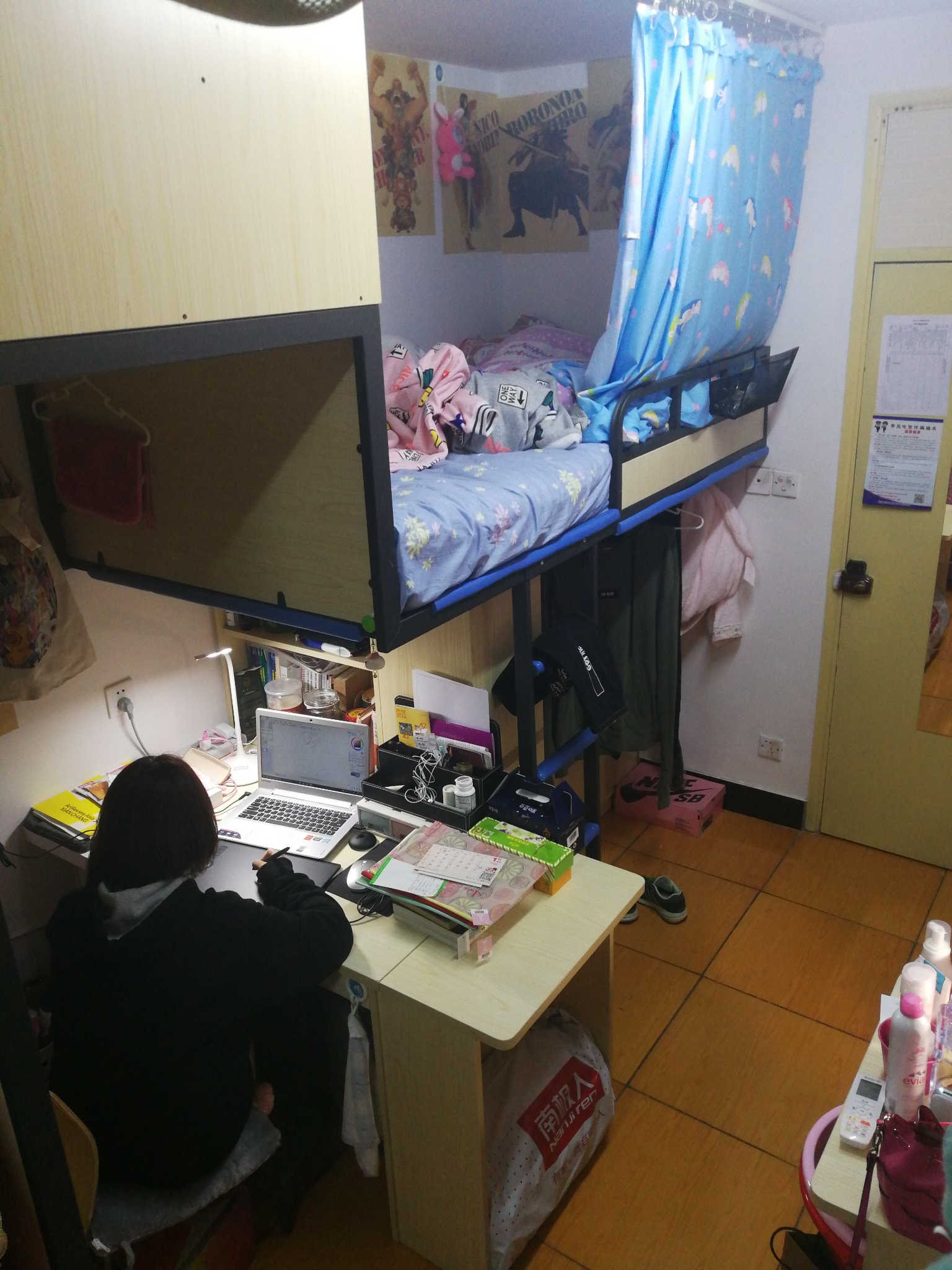 上海视觉艺术学院的宿舍照片有嘛 好想看看?