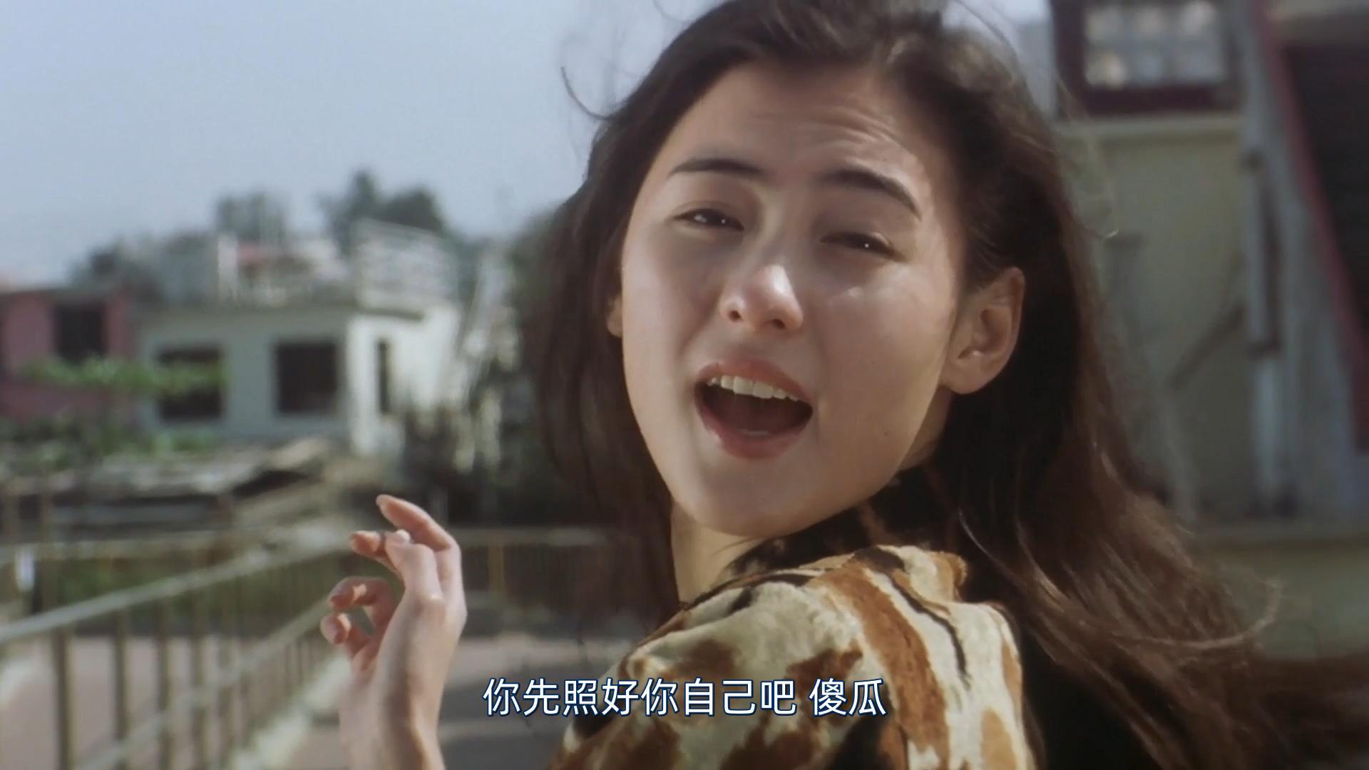 喜剧之王中当周星驰说完我养你啊之后柳飘飘在计程车上为什么会哭