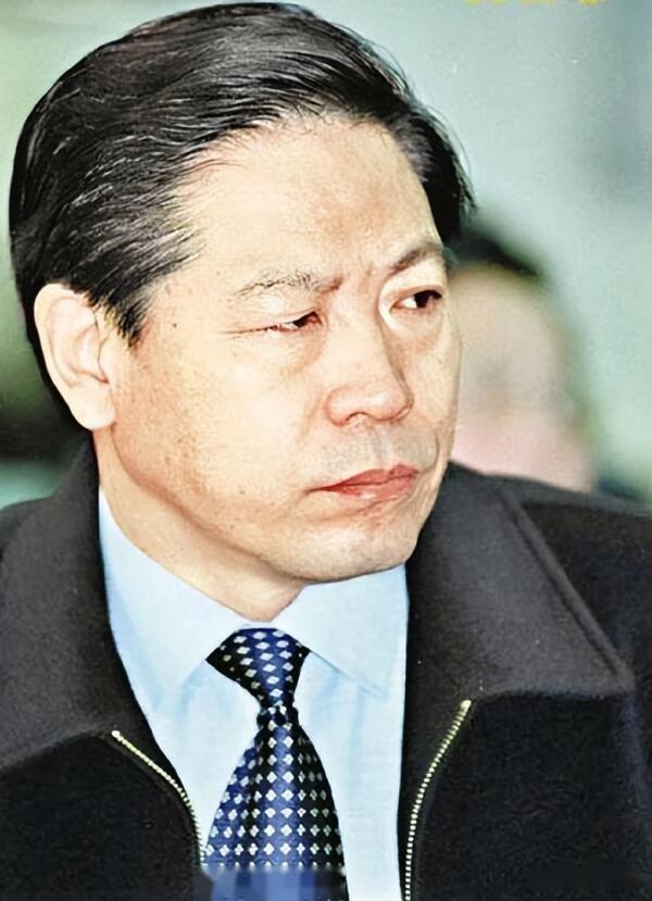 嚣张跋扈、私生活不检点，侯伍杰曾扬言：你们还没我儿子的官大 - 知乎