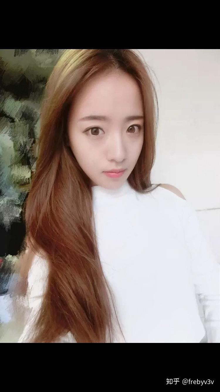 高中时素颜就好看的女生长大化妆后岂不是逆天吗? - 知乎
