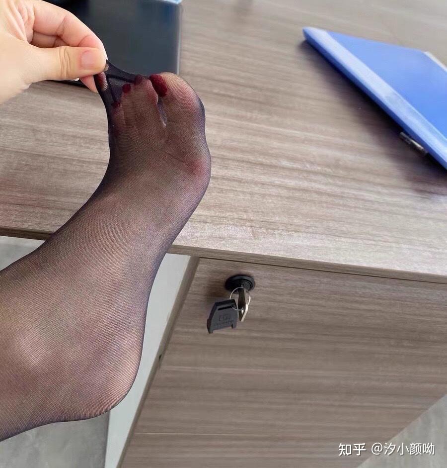 女朋友脚臭女友图片