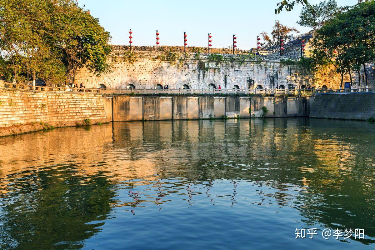古代城墙与穿城而过的河流交接处是修筑成什么样的?是修筑成九门口水