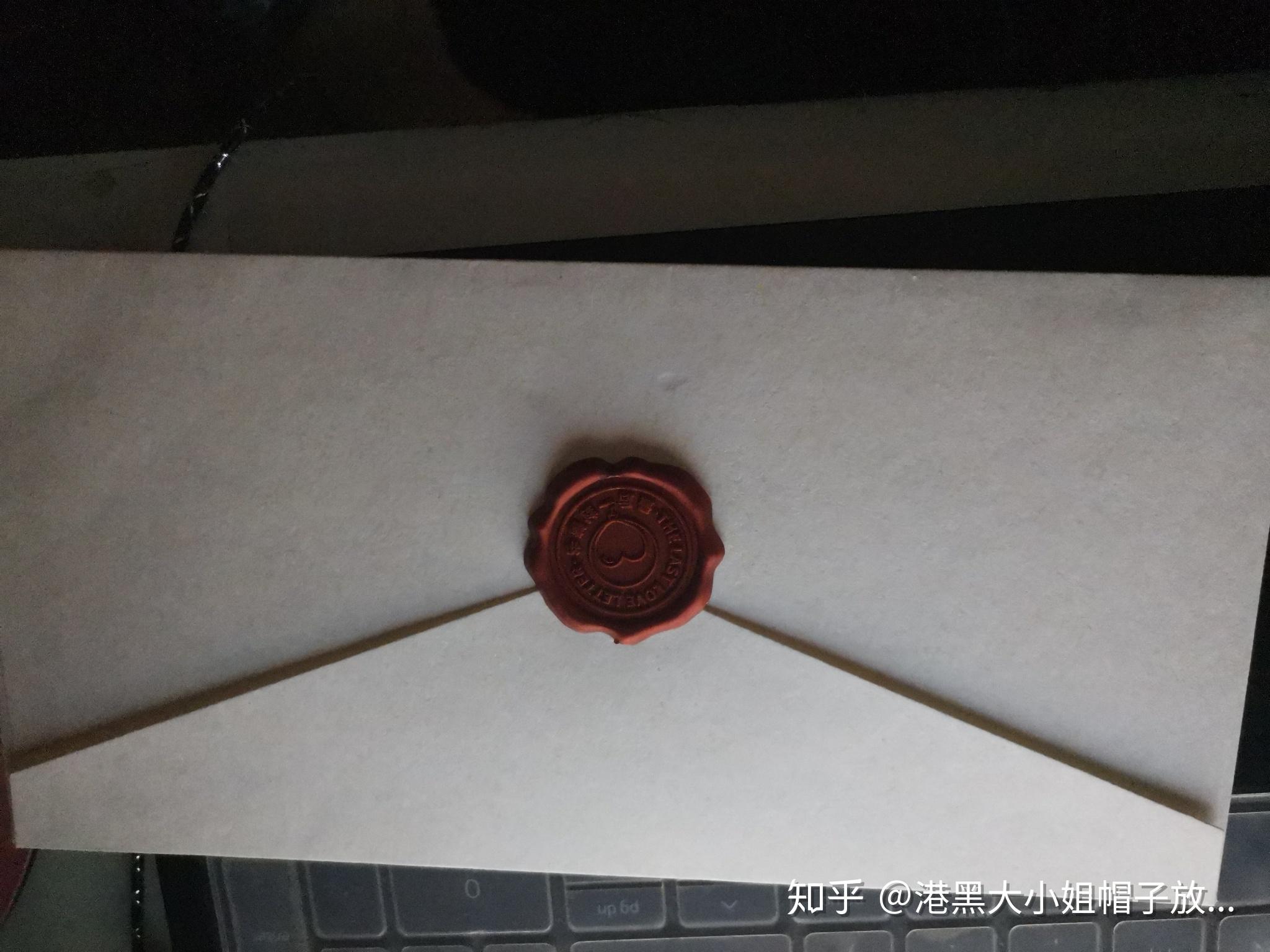 qq空间情侣情书要钱么=情侣空间的情书是纸质的吗