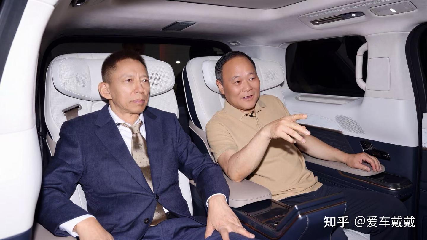 极氪8X“越跑电越多”?物理博士张朝阳点赞