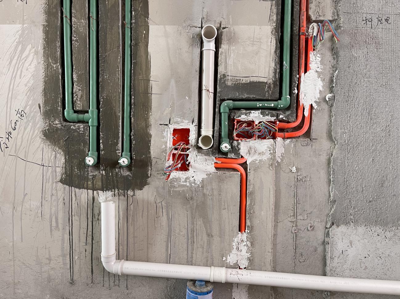 而且师傅的专业度也很高,例如常规管线机的预埋都是建议你pvc管里面穿