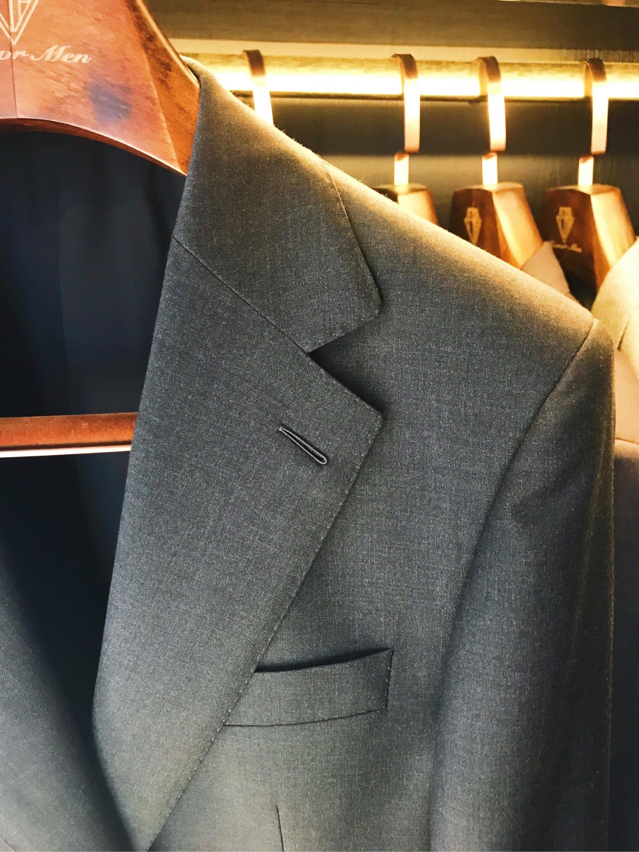 枪领西装是什么样子的如何分辨枪领平领驳领