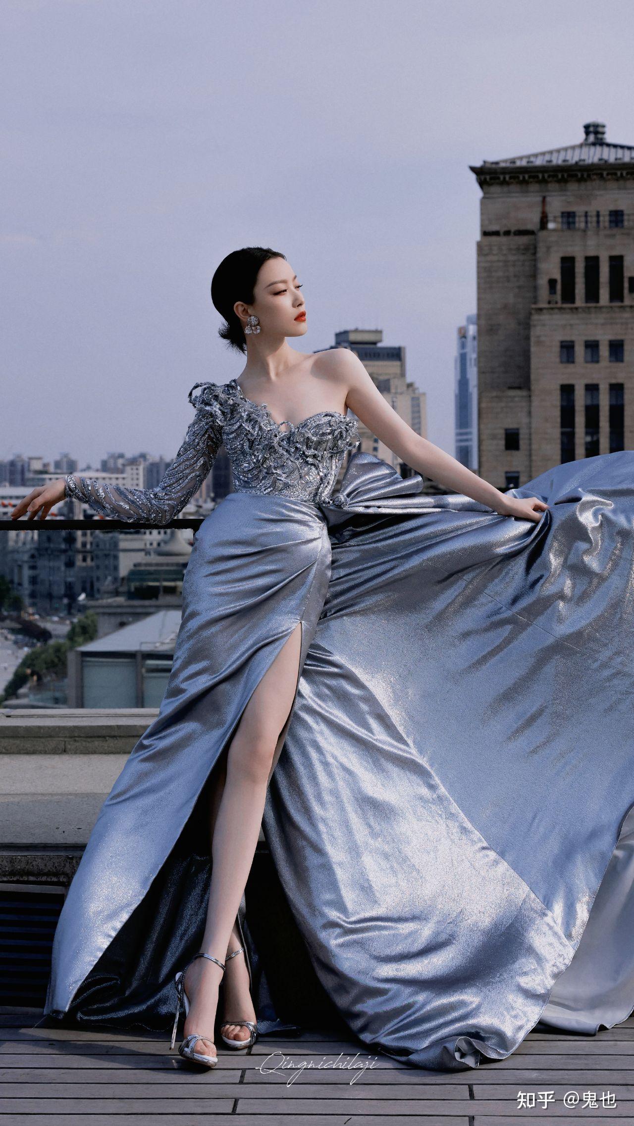 大家有存的让你觉得惊艳的女明星礼服图吗?